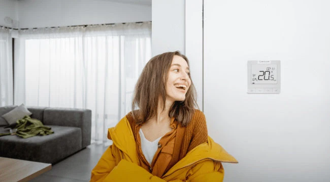 Termostat seria Quantum cu radio comanda, ecran extins si functii avansate, Salus