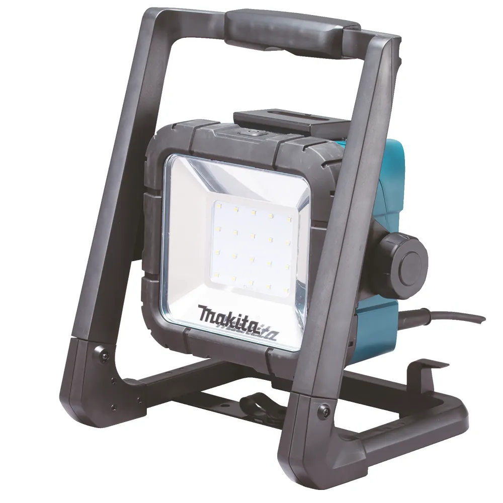 Şantier de construcţie farului Makita DEADML805 18V