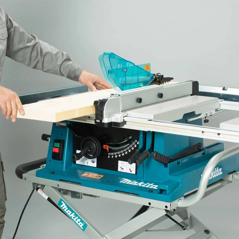 Fierăstrău de masă Makita 2704N 1650W