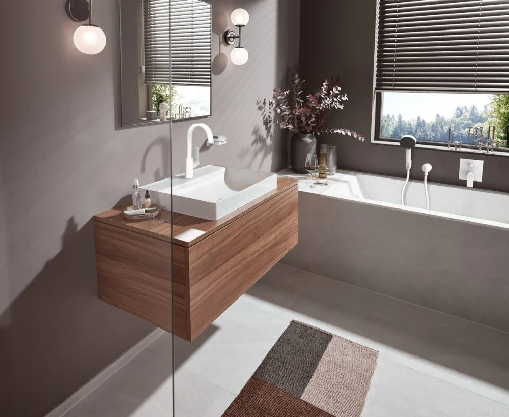 Baterie lavoar pe blat alba mat Hansgrohe Vivenis, cu ventil pop-up H30 cm