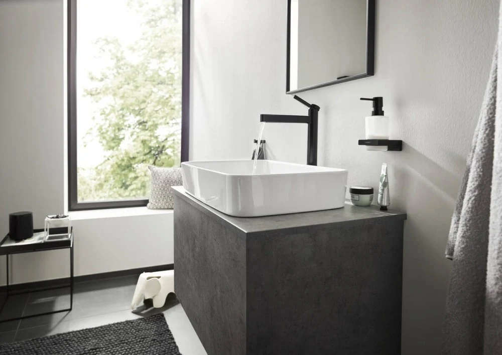 Baterie lavoar pe blat neagra mat Hansgrohe Finoris, cu ventil H33 cm