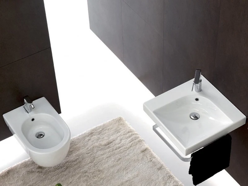 Lavoar baie suspendat, patrat Hatria Grandangolo G-50 DX 50x50 cm, varianta dreapta