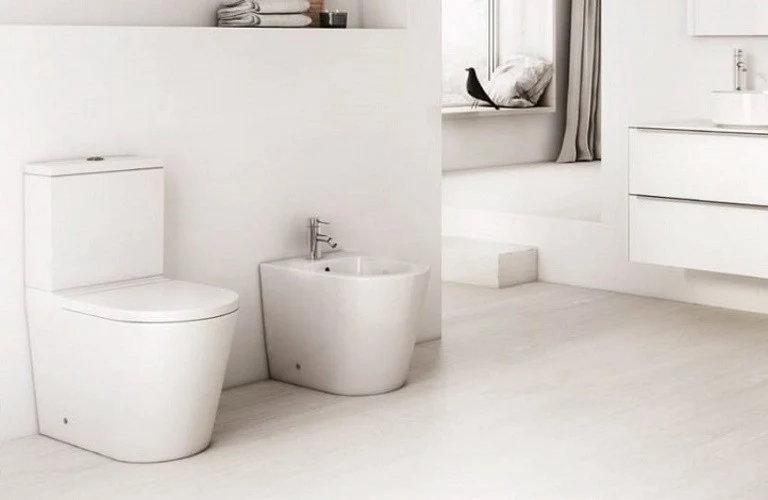 Vas WC pe pardoseala Roca Inspira Round Rimless 37x65 cm evacuare orizontala sau verticala, alb