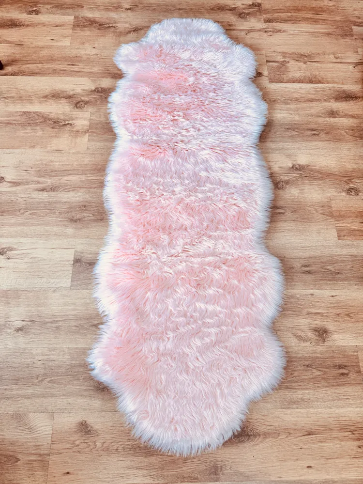 Covor de blana sintetica Valeria, foarte moale si pufos roz 65x180 cm
