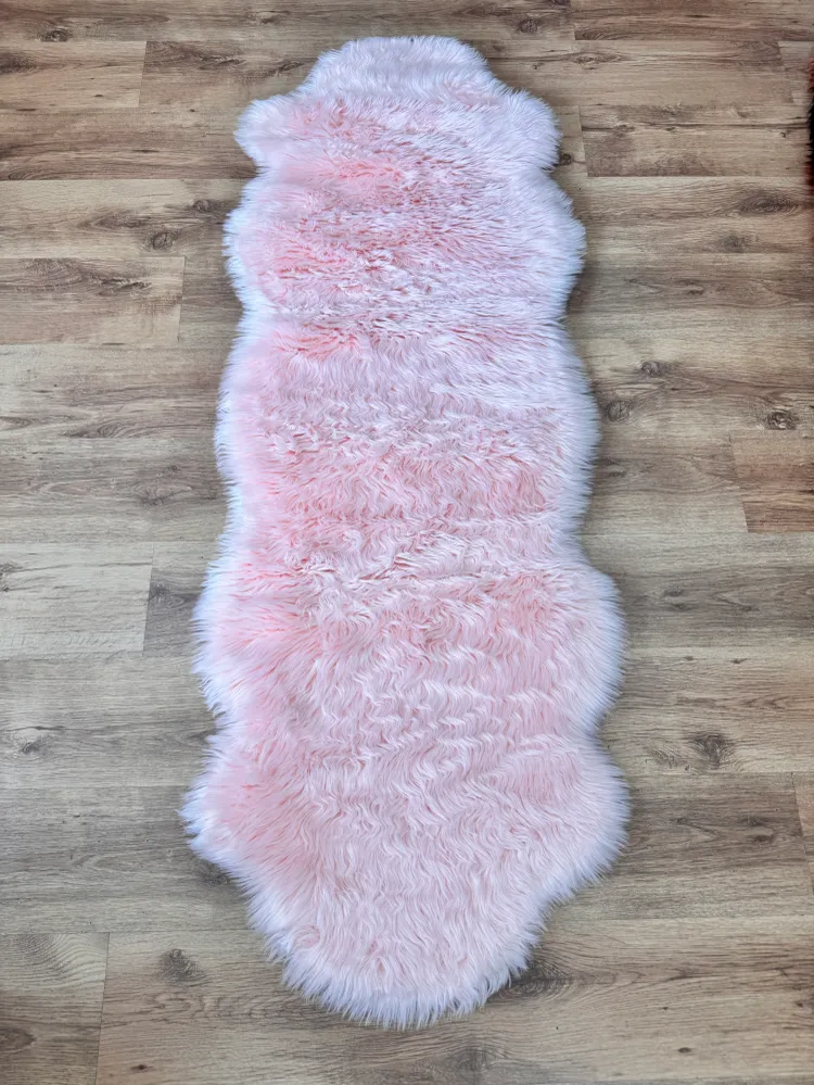 Covor de blana sintetica Valeria, foarte moale si pufos roz 65x180 cm