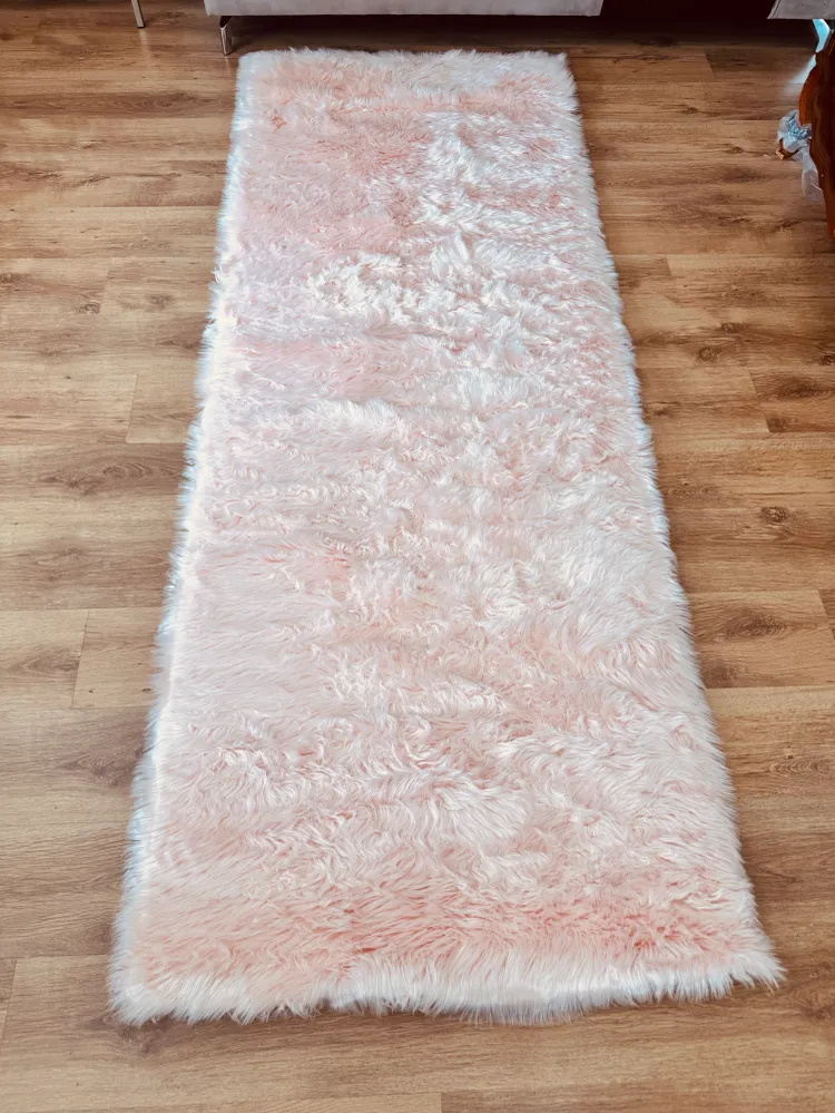 Covor de blana sintetica Valeria, foarte moale si pufos roz 90x250 cm