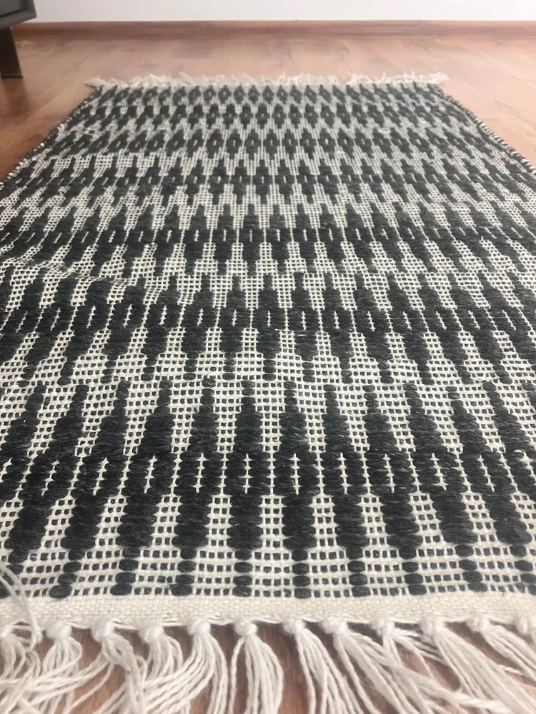 Covor Malta cu tesatura plata si franjuri alb-negru 80x150 cm