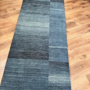 Covor traversă din lână pură Jorun realizat manual albastru 90x250cm