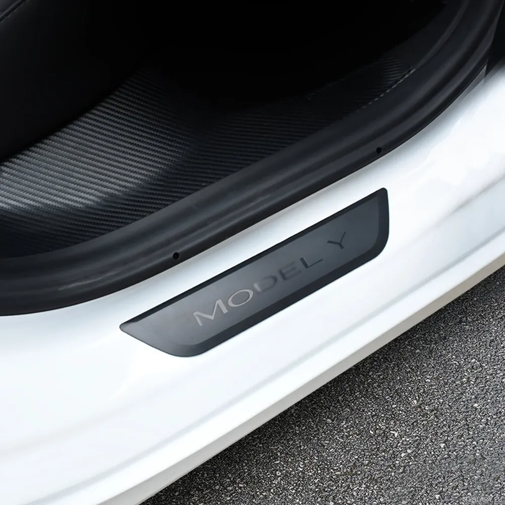 Tesla Model Y Protecția pervazului ușii din spate și îmbunătățirea esteticii pervazului ușii vine într -un set de 2 bucăți.