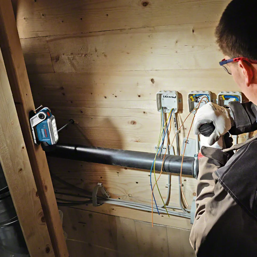Farul de șantier Bosch 12V-330 PRO 12V